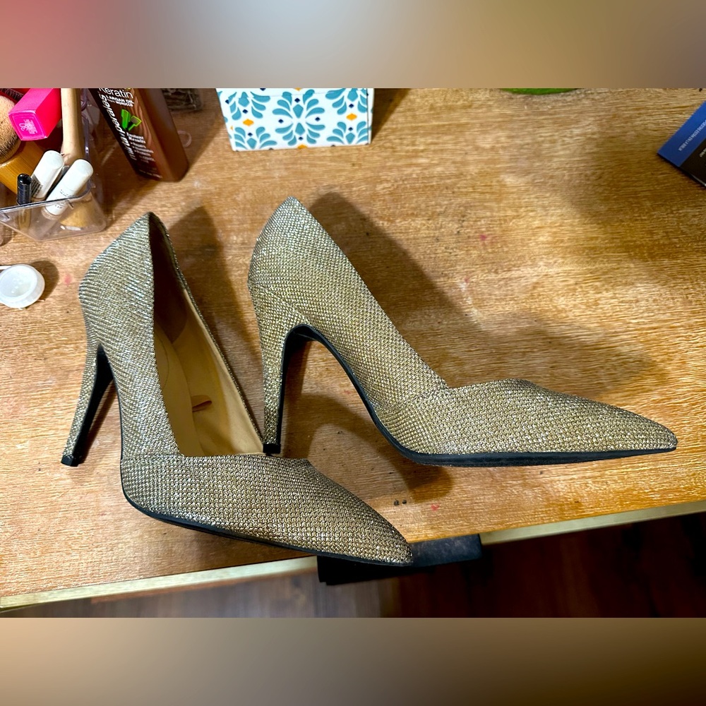 Shimmery gold pumps